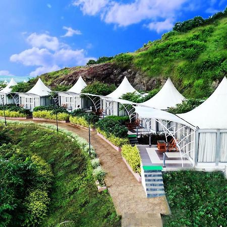 Sunnys World Hotel Pune Bagian luar foto