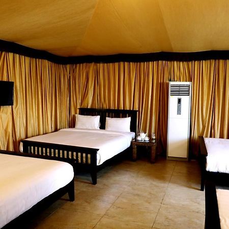 Sunnys World Hotel Pune Bagian luar foto