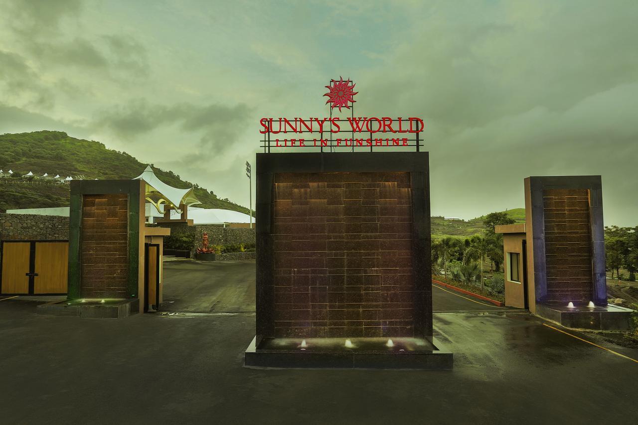 Sunnys World Hotel Pune Bagian luar foto