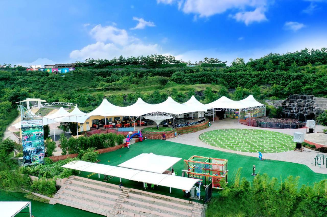 Sunnys World Hotel Pune Bagian luar foto