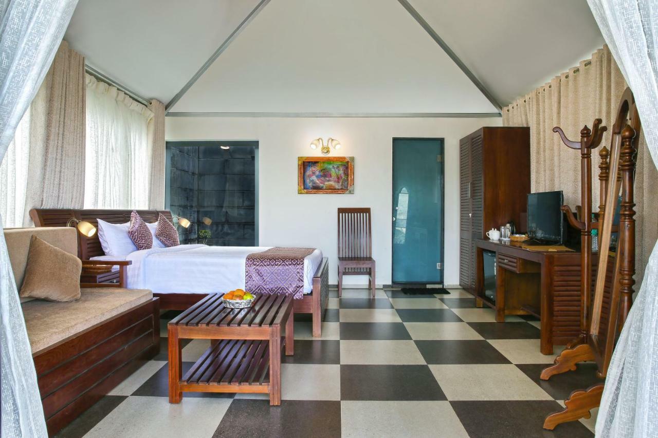 Sunnys World Hotel Pune Bagian luar foto