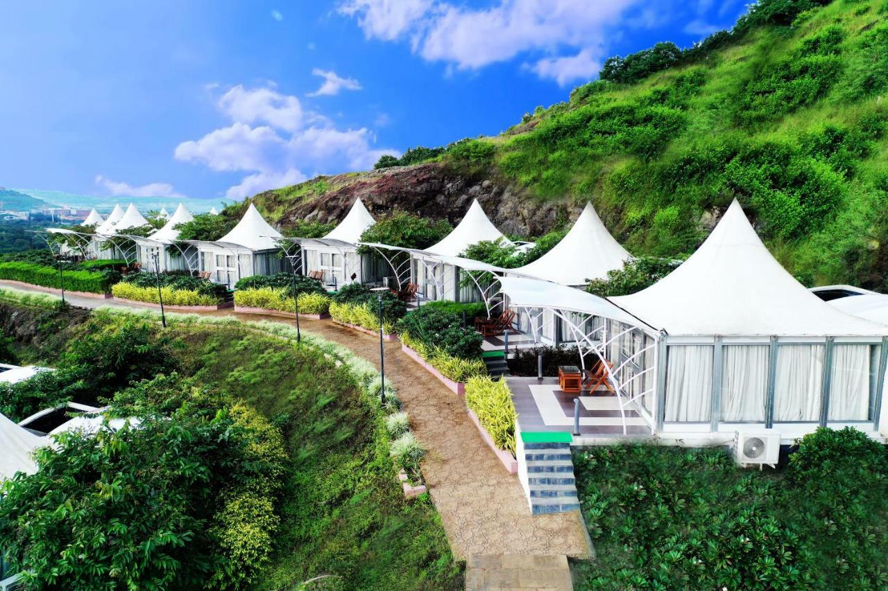 Sunnys World Hotel Pune Bagian luar foto