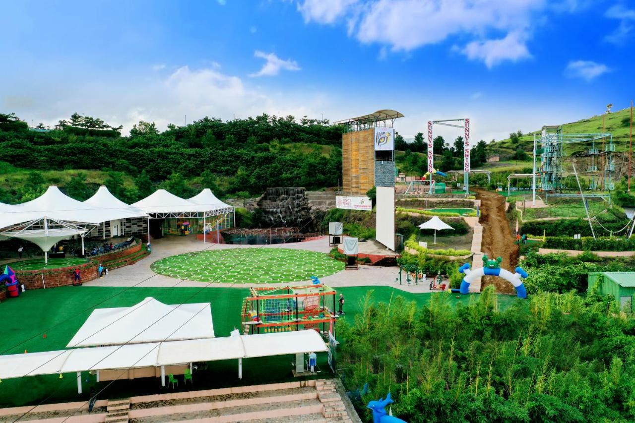 Sunnys World Hotel Pune Bagian luar foto