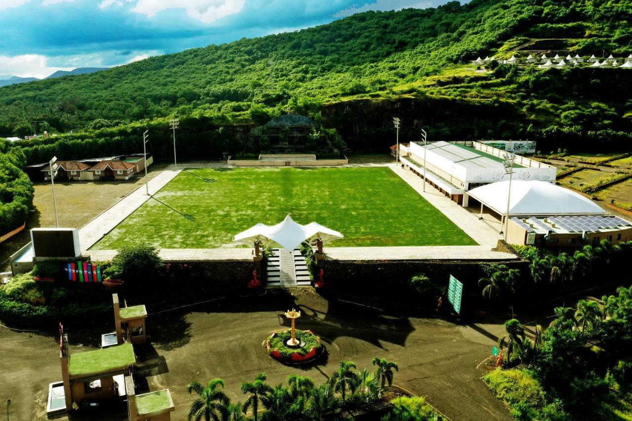 Sunnys World Hotel Pune Bagian luar foto