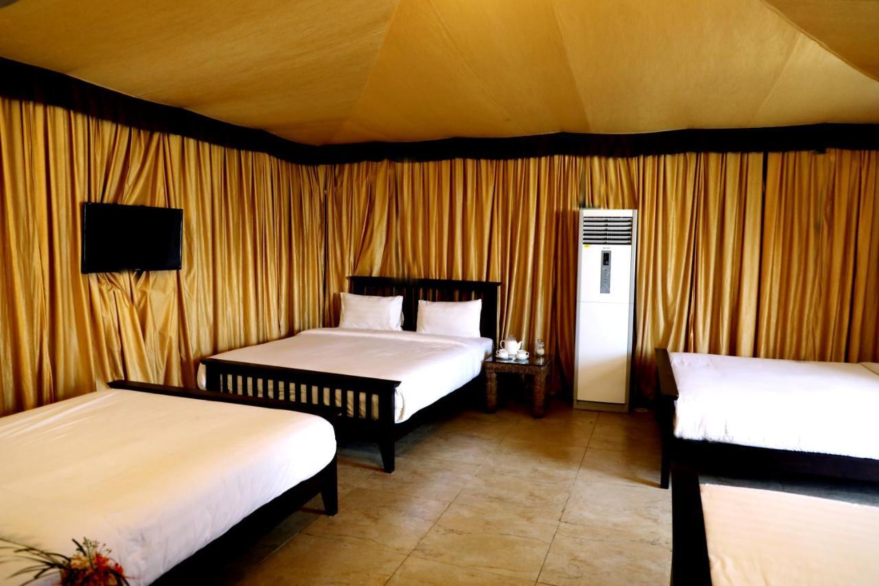 Sunnys World Hotel Pune Bagian luar foto