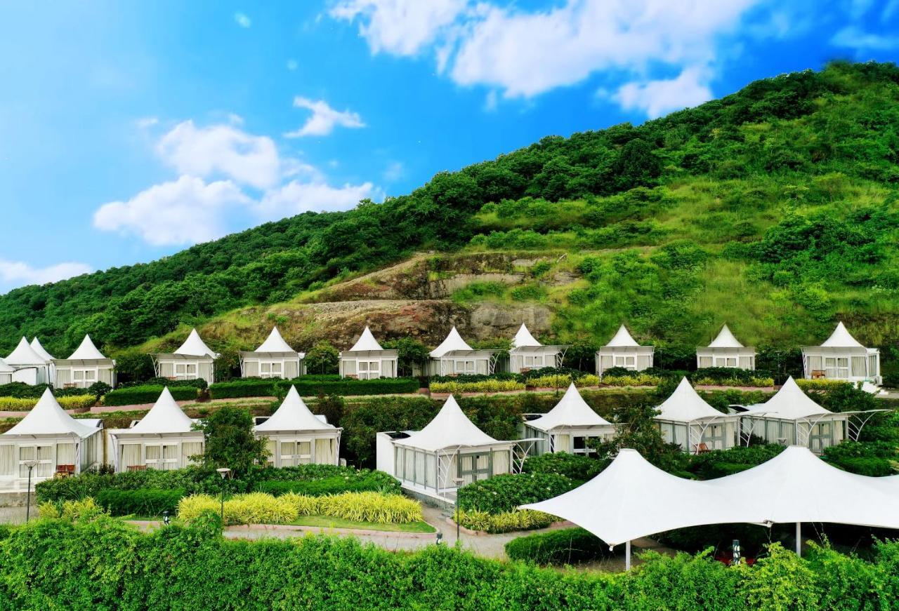 Sunnys World Hotel Pune Bagian luar foto